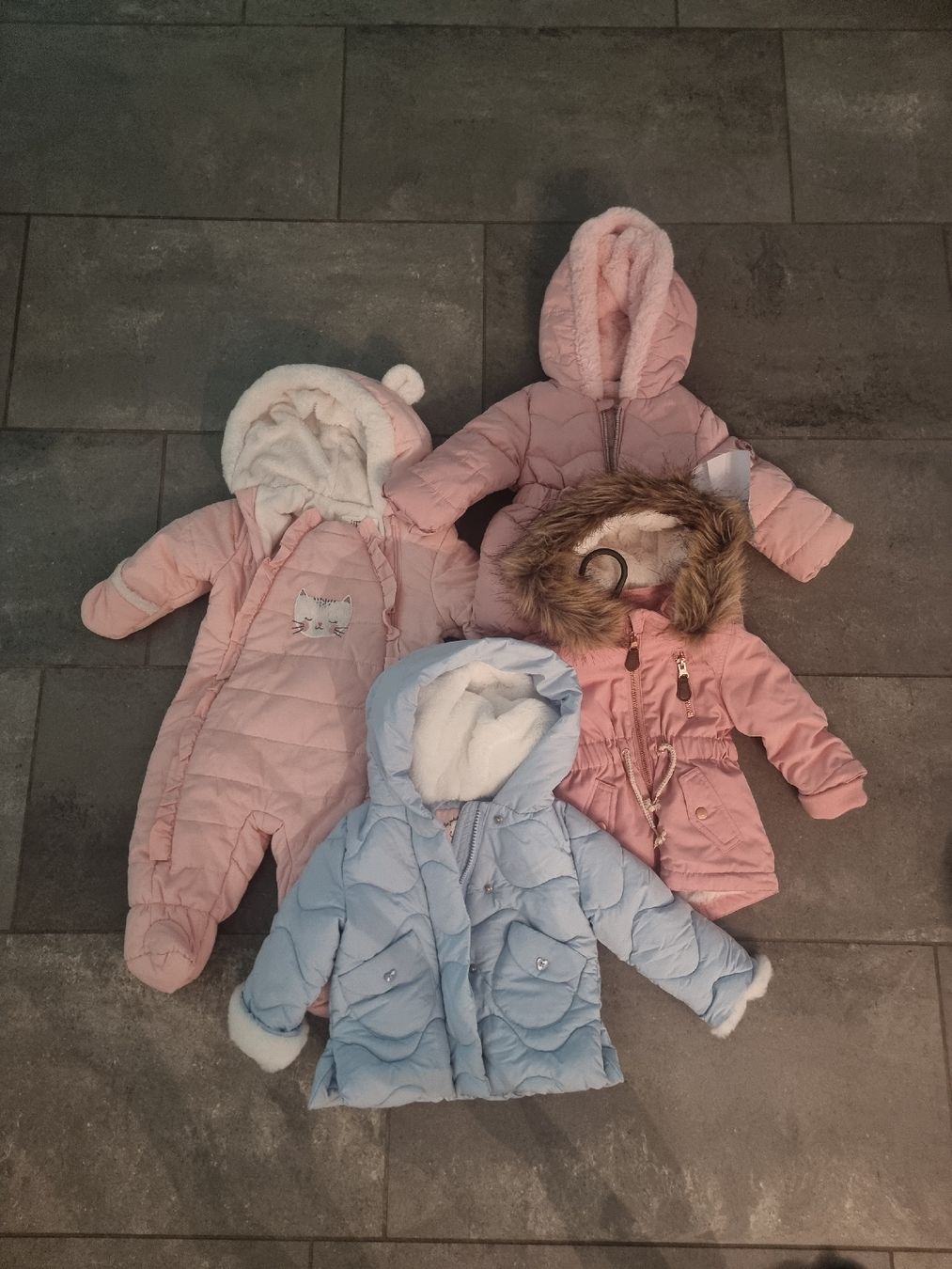 Ensembles coordonnés: Kinder Winterjacke Grösse 68  – D'occasion à Zweidlen par VG159