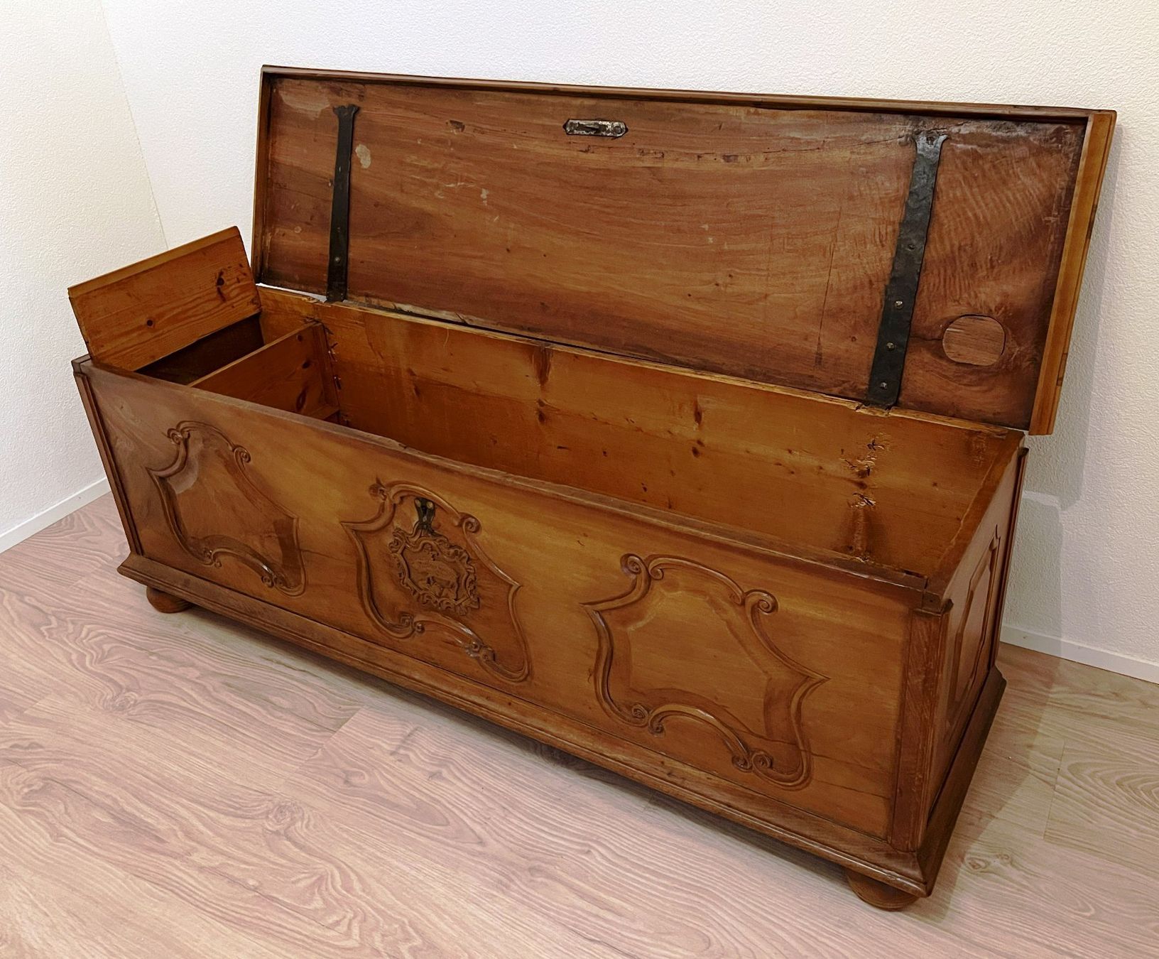 Cassapanche: Wappentruhe (Mitgift-Holztruhe) 18Jh. – Usato da Beromünster venduto da gecsswiss 3