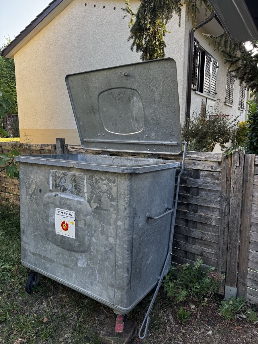 Korpus: Grosser Metall Container mit Rollen gebraucht – Gebraucht aus Dietlikon von admin77 4