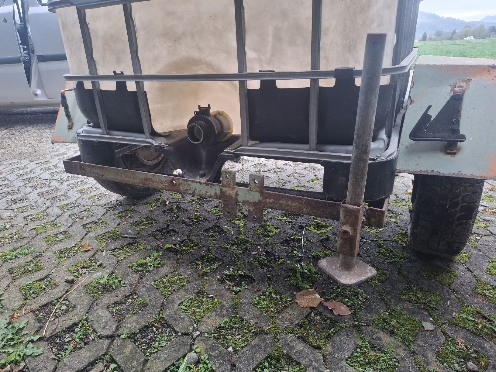 Abbeveratoi e trogoli: 1000l Tränkefass – Usato da wattenwil venduto da chropfagrar 3