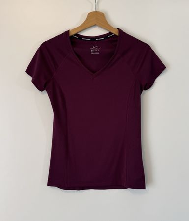 Nike Dri-Fit Laufshirt Damengrösse XS Bordeauxrot