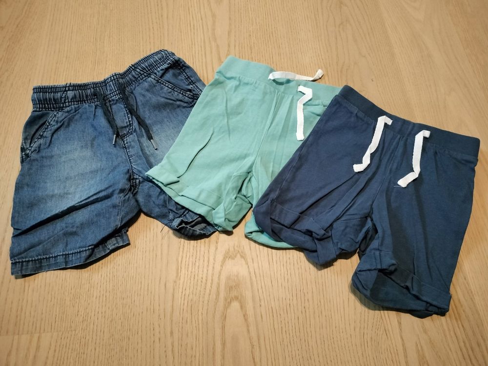 Pantalons: 3x Shorts (1x 98/104 und 2x 86/92) – D'occasion à Neftenbach par TheKringel