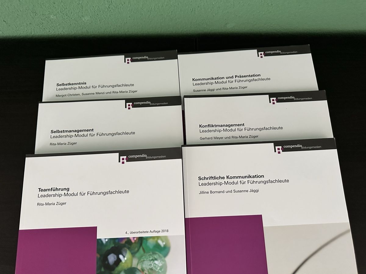 Libri: Schulbücher Leadership – Usato da Dübendorf venduto da Carry16