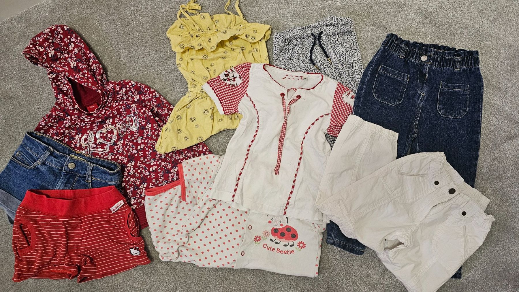 Lotti & Set di vestiti: Kleiderpaket Mädchen Grösse 92-98 – Usato da Kriessern venduto da Bugggyyy