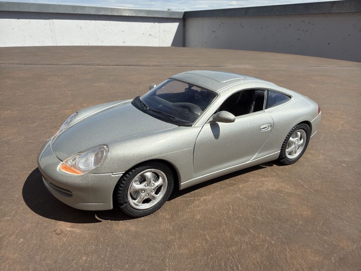 Solido Modellautos: Porsche 996 Carrera - 1/18 - Solido – Gebraucht aus Wolfwil von Rolex1