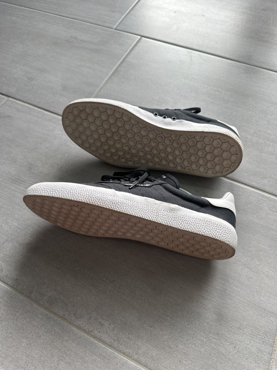Adidas Scarpe da uomo: Adidas Sneaker, schwarz-weiss, Grösse 44 – Nuovo (secondo la descrizione) da Hombrechtikon venduto da mar_tqr9 2