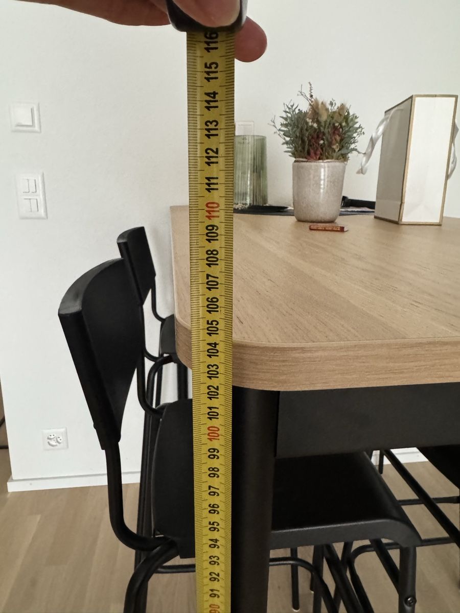 Tables: Stehtisch mit 4 Stühlen – D'occasion à Dübendorf par 99ices 4