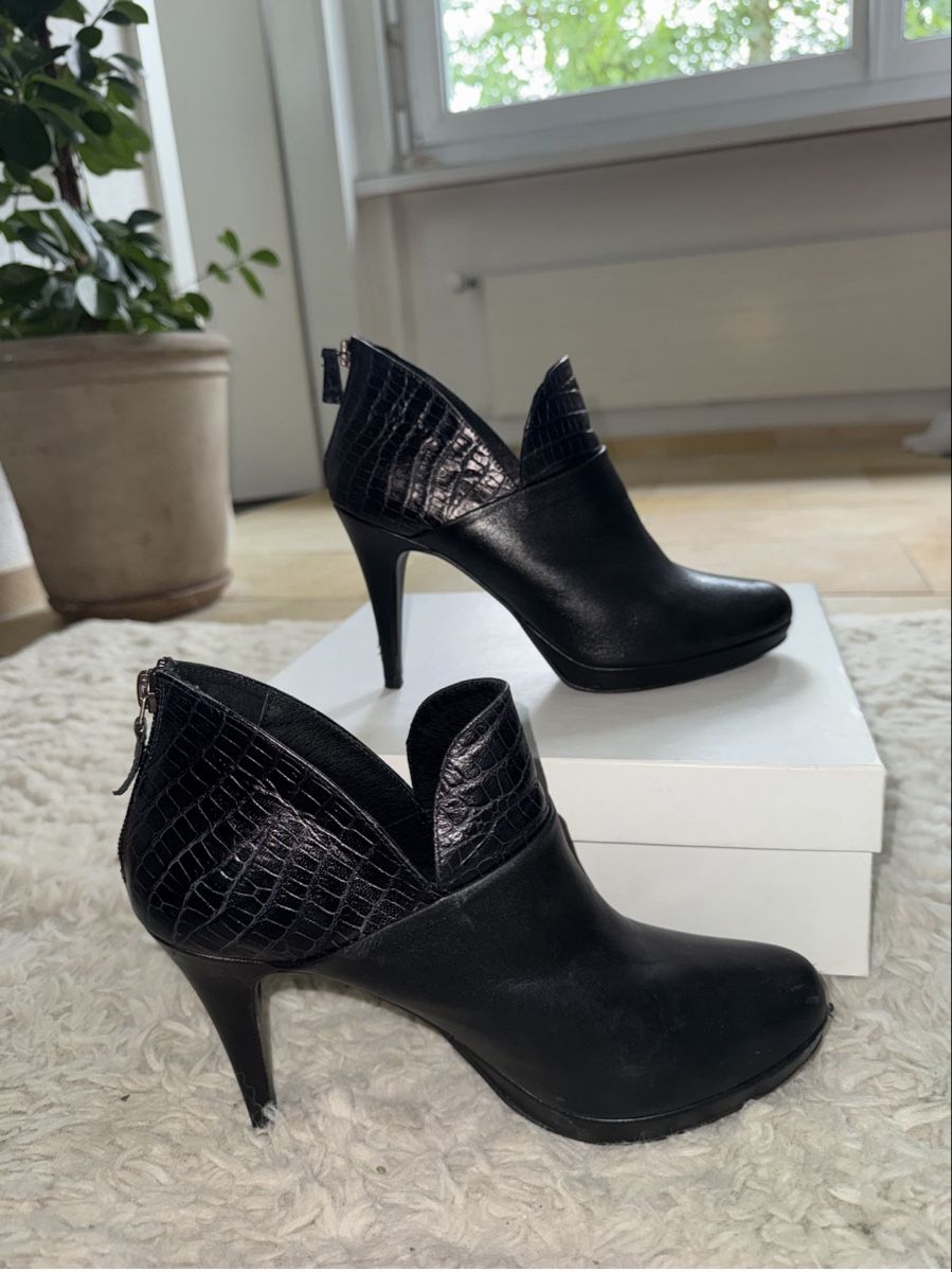 Damenschuhe: schwarze Ankle- Stiefel  – Neu (gemäss Beschreibung) aus Rüschlikon von val_2bzt 1