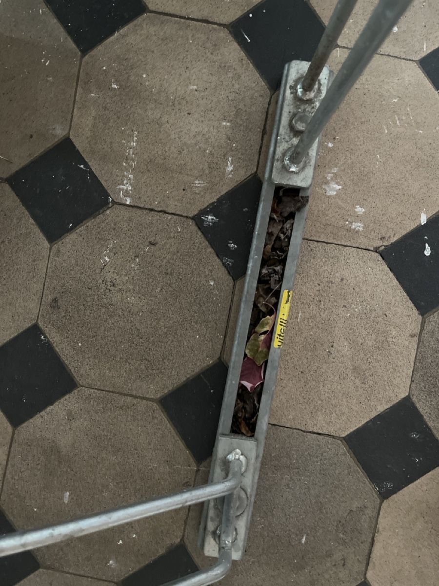 Veloständer: Veloabsteller – Gebraucht aus Basel von Buechermensch 2