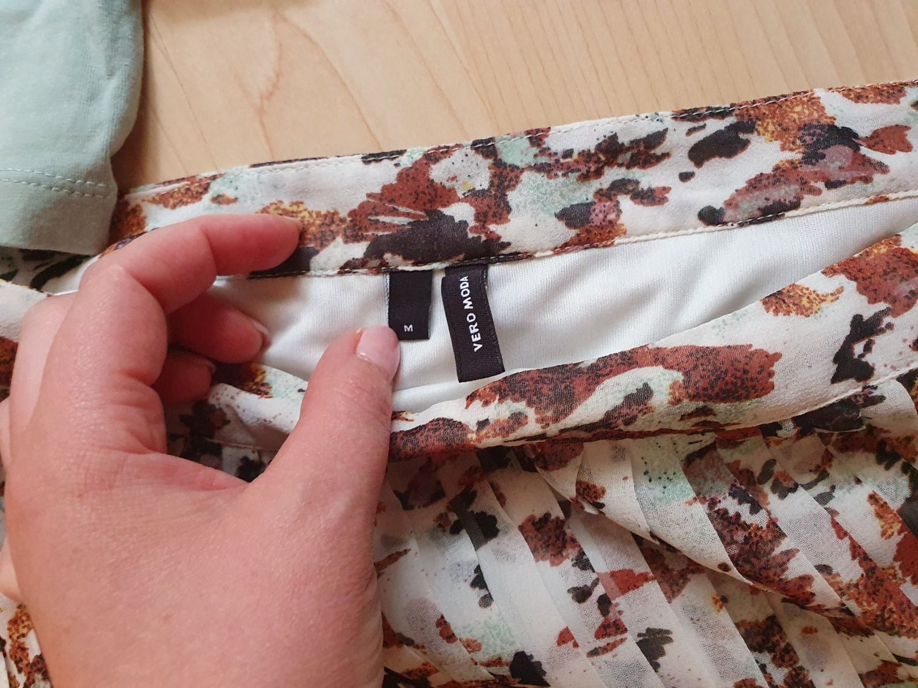 Vero Moda Lotti di vestiti: Maxirock mit passenden Shirt und Pullover – Usato da Malans GR venduto da caroline_F.85 4