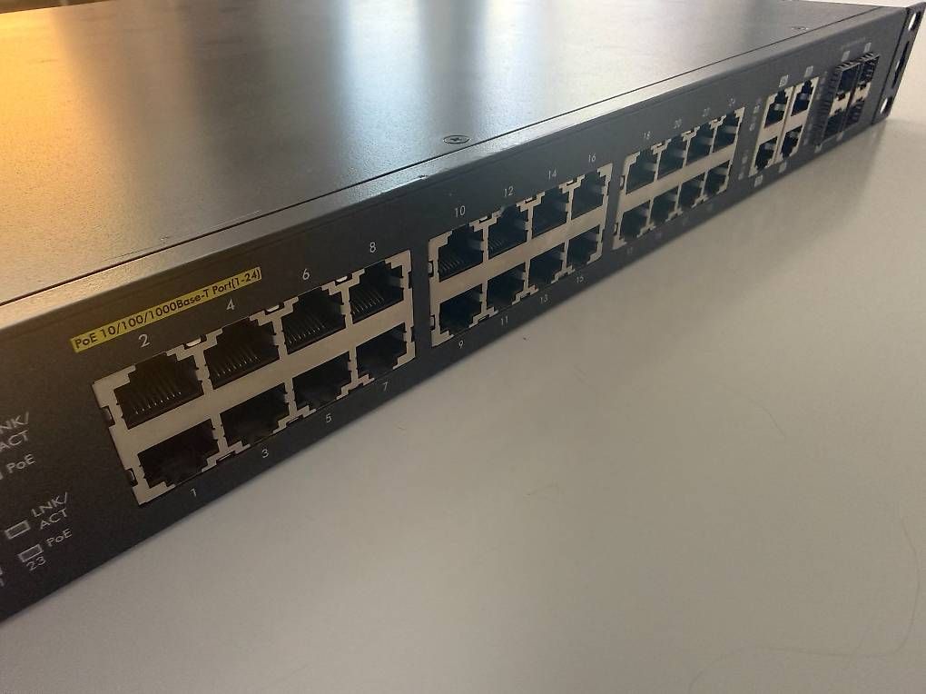 Hub & Switch: Switch ZyXEL GS1920-24HP – Usato da Genève venduto da hexos 2