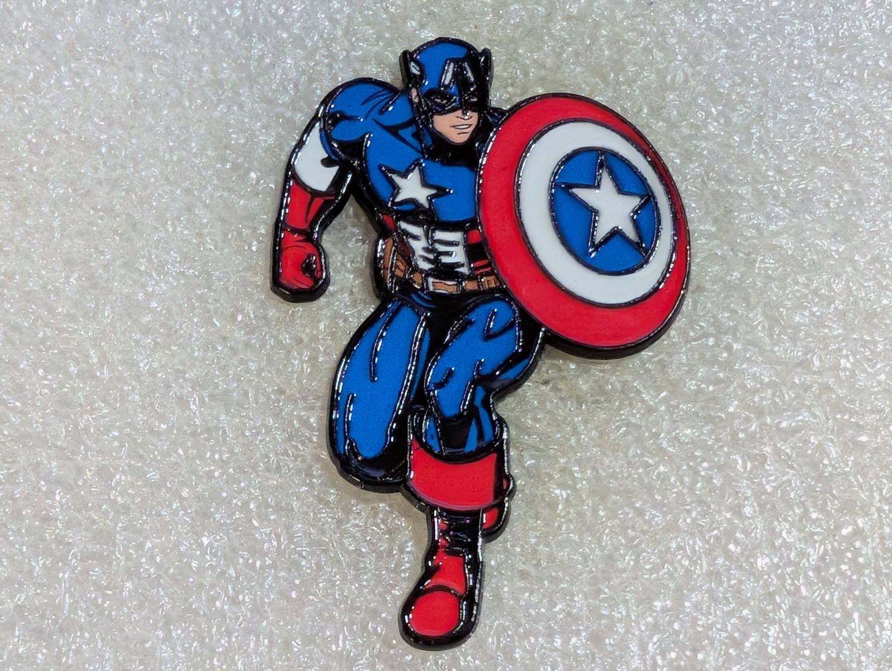 Plaketten & Abzeichen: Ansteckpin 166: Captain America – Gebraucht aus Oppligen von Pin-Fall-Shop
