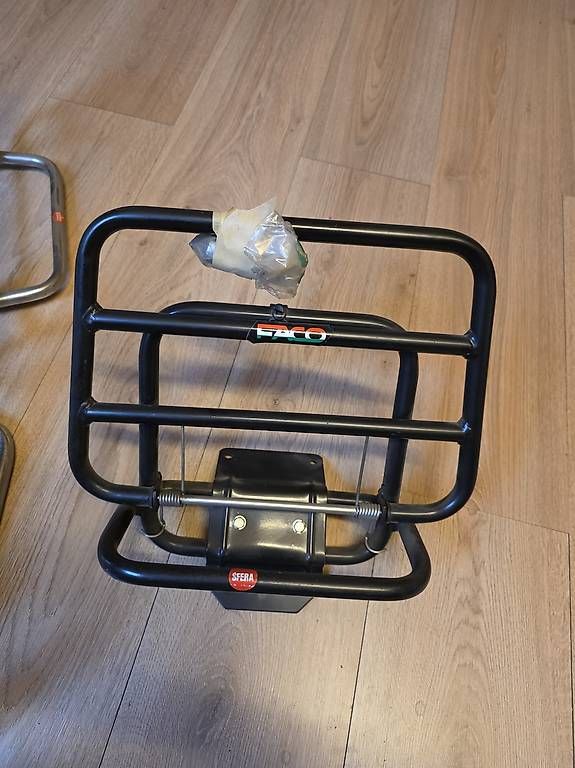 Tutti pezzi di ricambio per scooter: Packträger Vespa Cosa  – Usato da Herisau venduto da alex301178 1