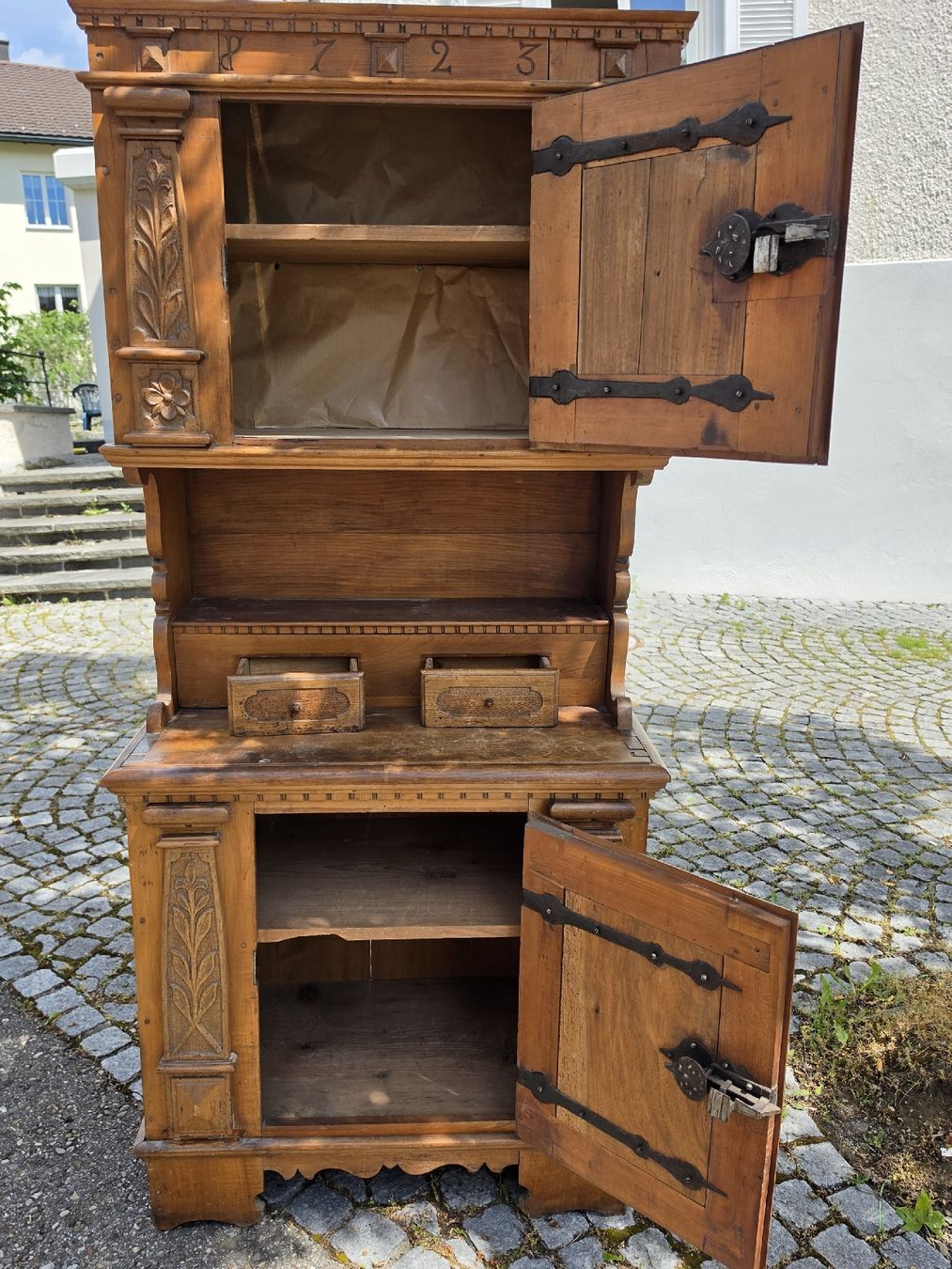 Armadi: Antikes Schweizer Bauernschrank Unikat mit Schnitzereien – Usato da Mettlen venduto da elios0888 8