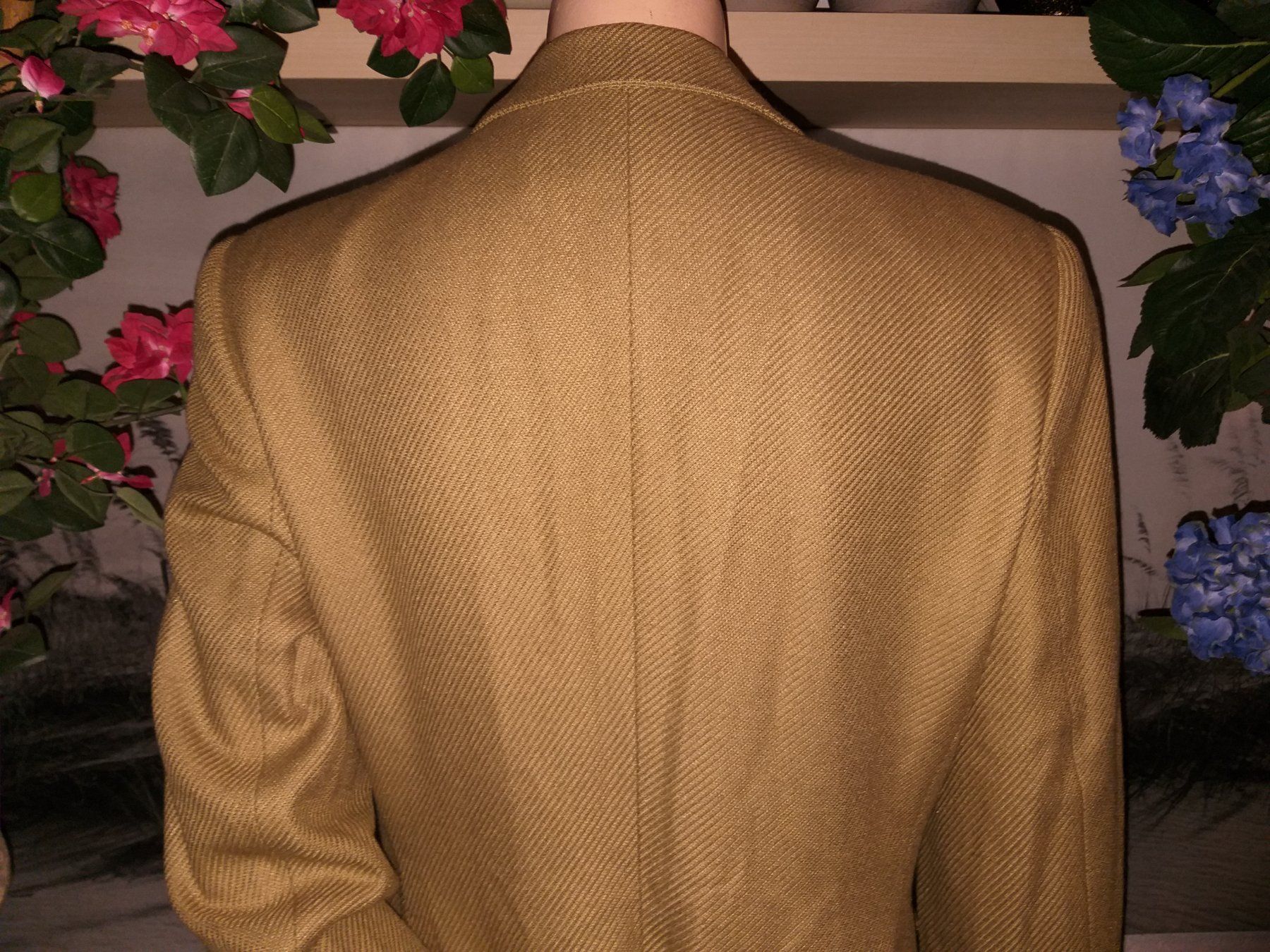 Escada Giacche: ESCADA Blazer 50 % cachemire + 50 % soie taille / Grosse 40 – Usato da Cossonay-ville venduto da Super-Price-Quality 7