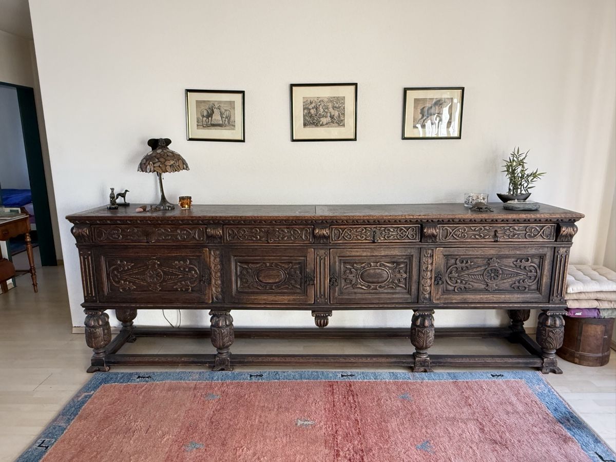Büffets: Antikes Sideboard aus Eiche im Tudor Stil – Gebraucht aus Binningen von Mbinc 1