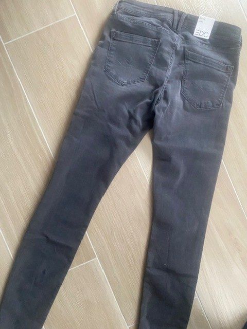 Esprit Jeans: neue Jeans Gr. 30/34 von Esprit – Nuovo e nell'imballaggio originale da Staufen venduto da Nasli 3