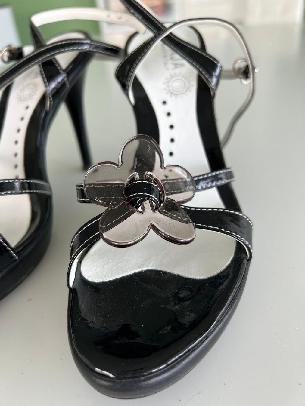 Scarpe da donna: Blumen sehr elegante Sandalen – Usato da Horgen venduto da Esterina 1