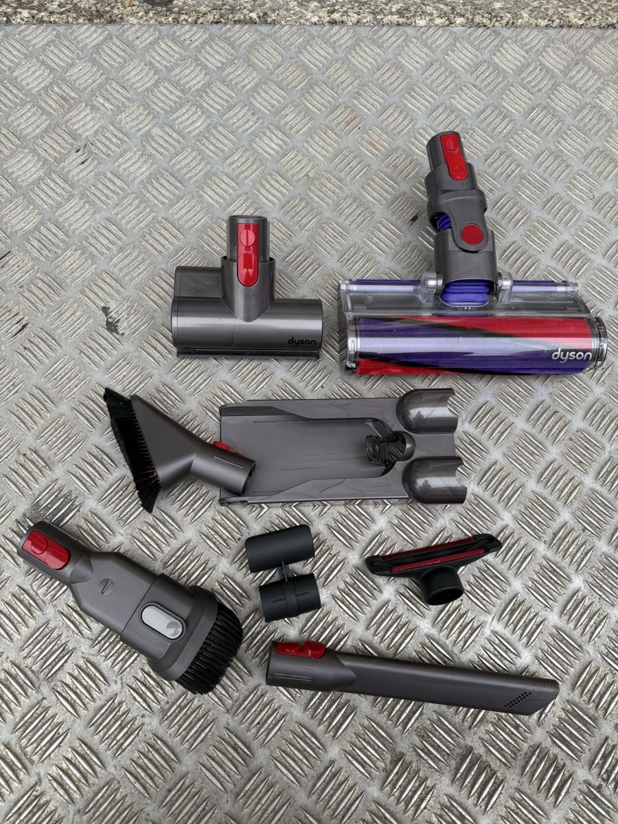 Dyson Autres articles pour la maison: Lot d’accessoires Dyson – D'occasion à Denges par tin_2fxr