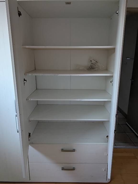 Armadi: Kinderzimmerschrank weiss – Usato da Wattwil venduto da Lilo111 3