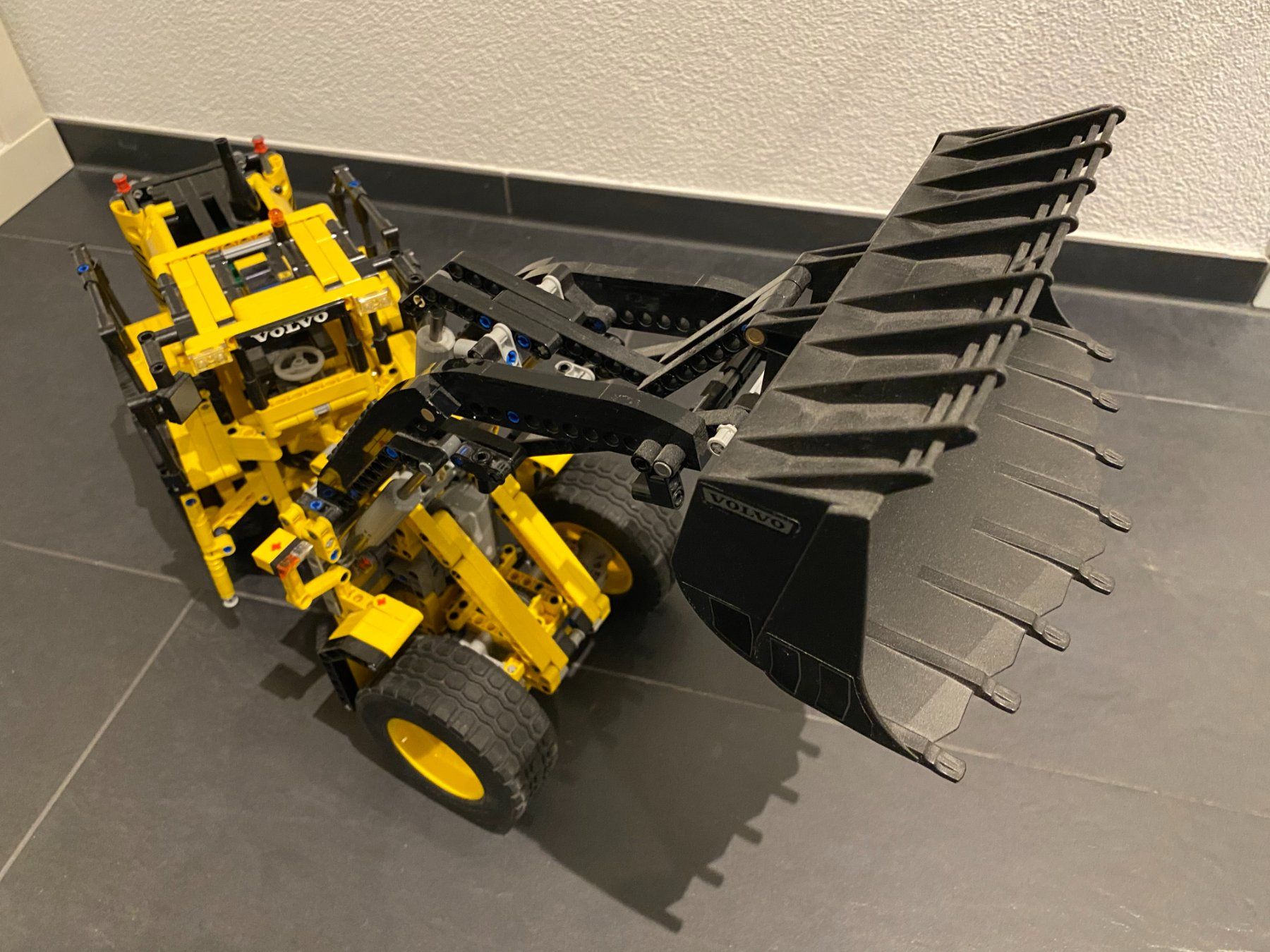 Volvo Escavatori: LEGO Technic VOLVO L350F Radlader – Usato da Wilen b. Wil venduto da Einfachcool 3