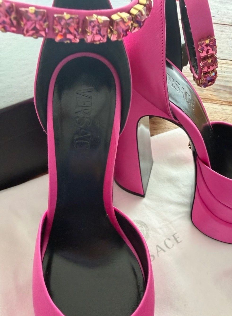 Versace Scarpe da donna: Originale Versace Plateau-Pumps Pink Gr. 38.5 – Nuovo (secondo la descrizione) da Zürich venduto da laribuechel 2