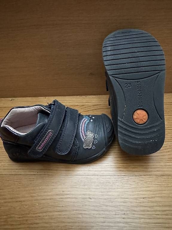 Scarpe per ragazze: Süsse Lernlaufschuhe Grösse 23 – Usato da Rorschacherberg venduto da Venuise 1