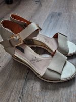 Sommersandalen. Leder, bequem, leicht, modisch und original.