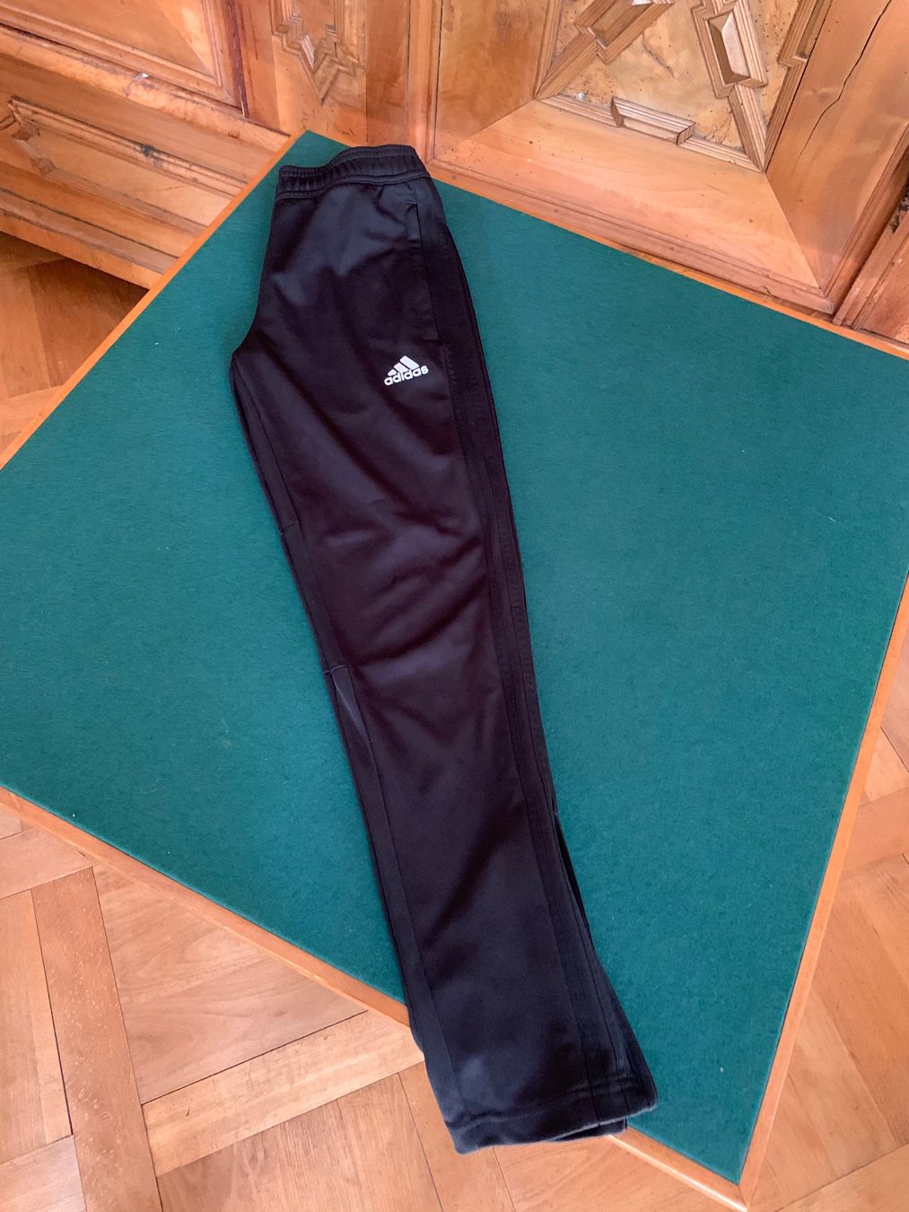 Adidas Pantaloni: ADIDAS Trainerhose Gr. M /Junior 152 / Farbe: Schwarz  Gr – Usato da Interlaken venduto da Bona55 9