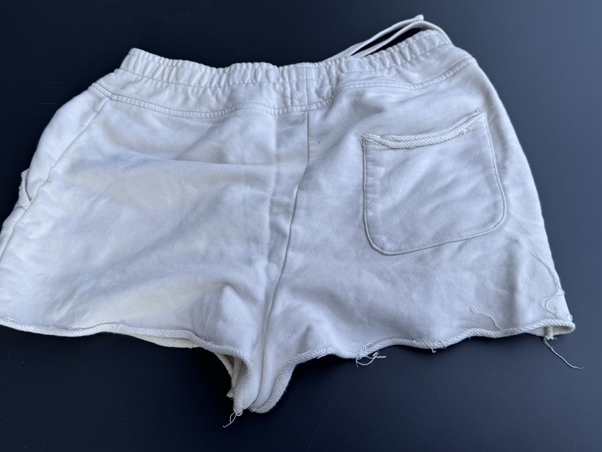 Pantalons: Kurze weisse Hose – D'occasion à Rudolfstetten par krach 3
