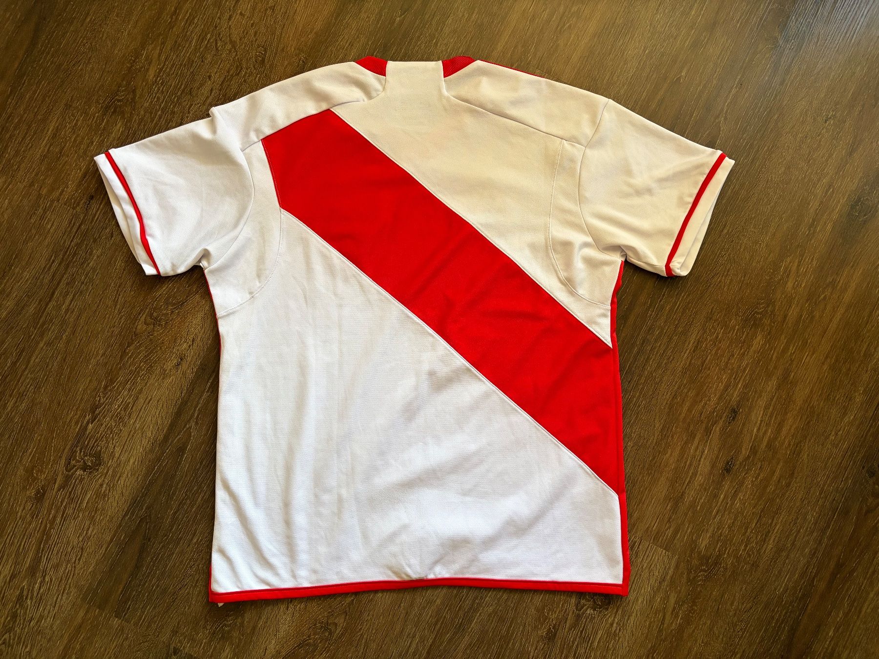 Canottiere & Pantaloni: Peru Trikot – Usato da Muttenz venduto da bargain_hunter 3