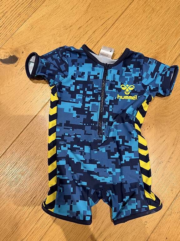 Costumi da bagno: UV Schutz Onesuit Swimsuit Einteiler – Usato da Luzern venduto da Sportstudentin 1