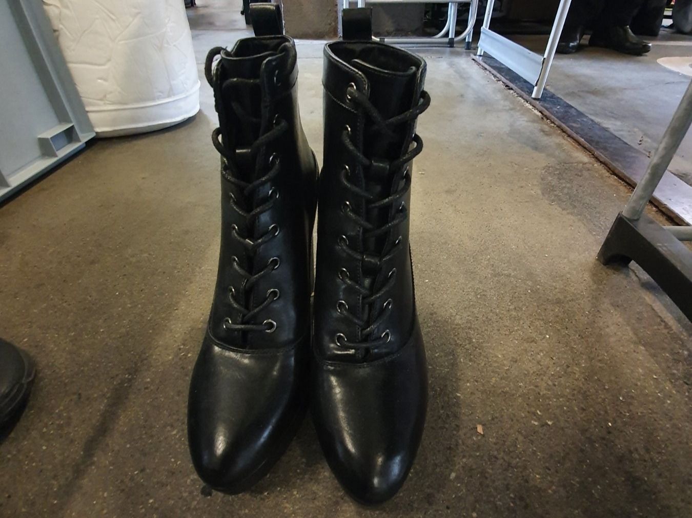 Scarpe da donna: Stiefeletten (Gothik)Gr.37 – Usato da Wabern venduto da macavety1