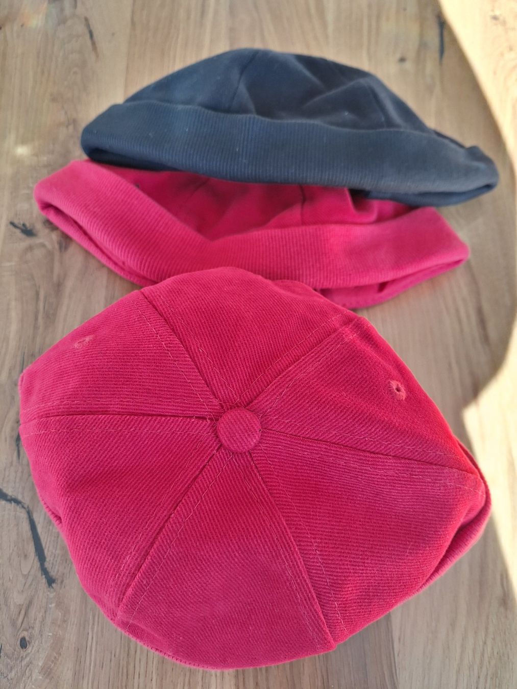 Sonstige Kleidung & Accessoires: 3 Stück Rund Cap ohne Schild – Neu (gemäss Beschreibung) aus Luzern von Heugaerten