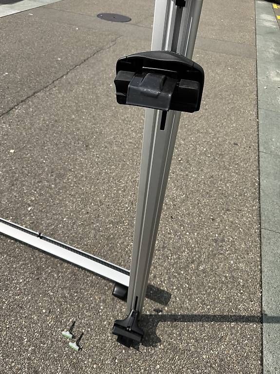 Portapacchi: Original Jaguar XE Dachträger Querstreben – Usato da Bäretswil venduto da Ser_9h6p 4