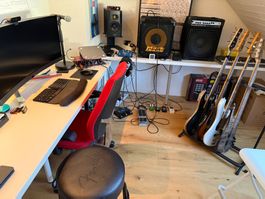Komplettes Bassstudio: 4 Bässe, 2 Verstärker, Effekte etc.