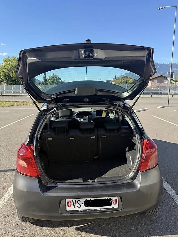Automobili: Toyota Yaris 1.3 Chic – Usato da Monthey venduto da Quintela77 3