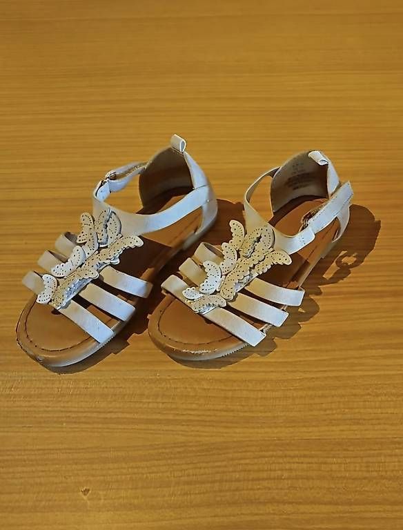 Scarpe per ragazze: Diverses chaussures fille T. 24 – Usato da Maracon venduto da AnaelleChev