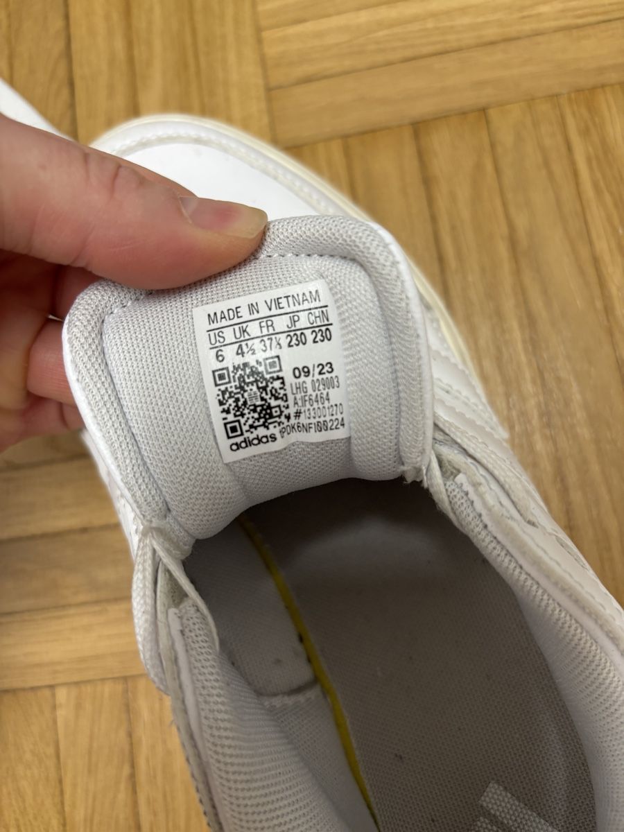 Adidas Scarpe da donna: Weisse Sneakers von Adidas – Usato da Basel venduto da rebecca_b 1