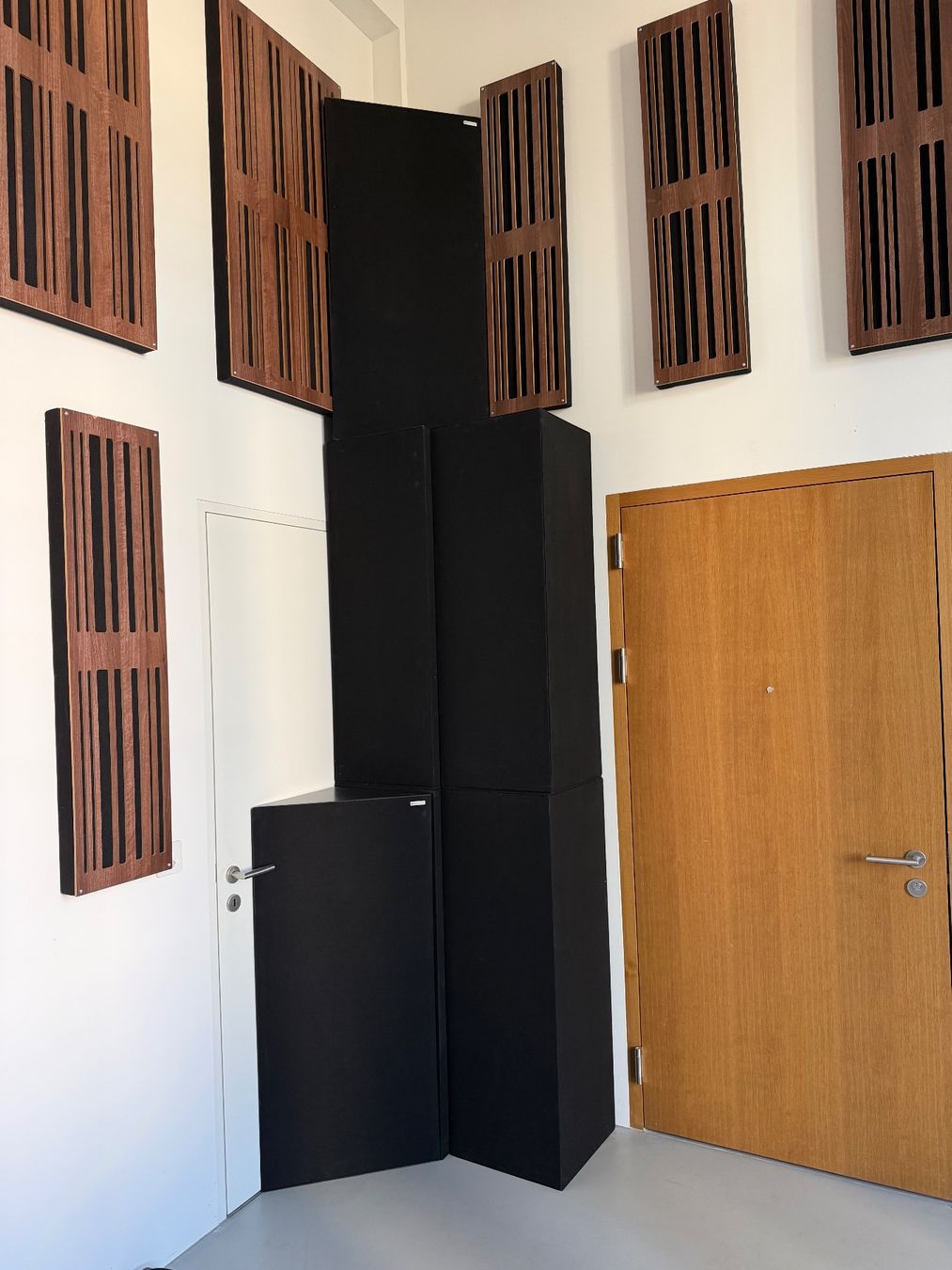 Altri accessori: GIK Accoustics Soffit Corner Bass Trap – Usato da Neuhausen am Rheinfall venduto da stefxyz