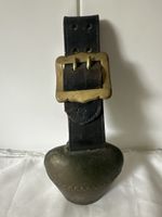 Ziegenglocke mit Lederriemen und Messingschnalle Antik