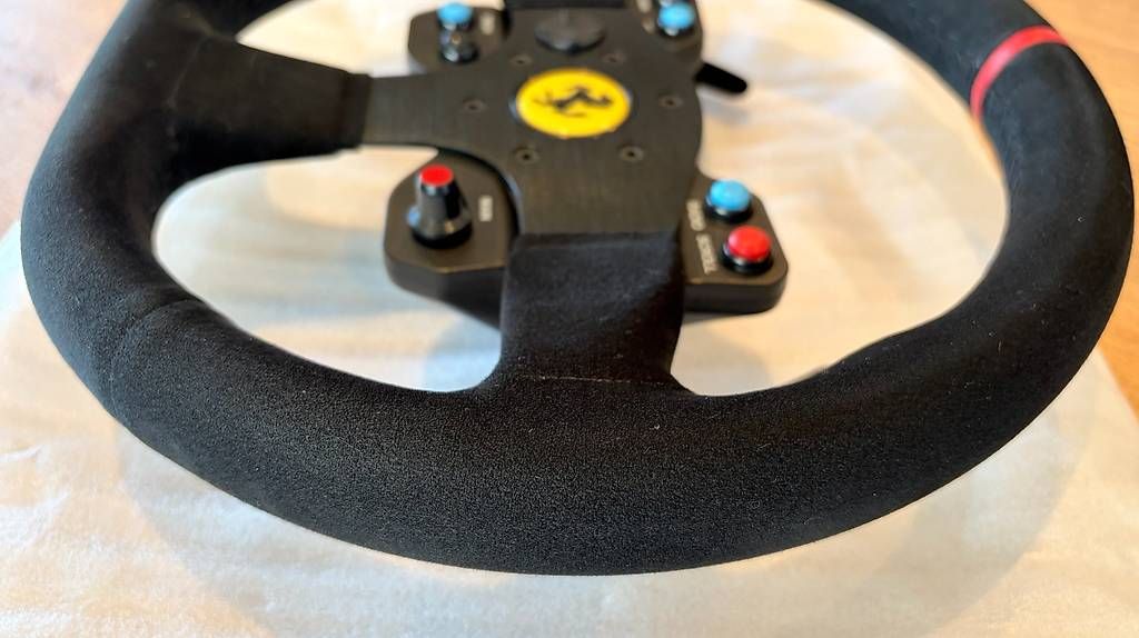 Controller: Thrustmaster 599XX Evo 30 Wheel Add-On Alcantara Edition – Usato da Schindellegi venduto da Reschech 3