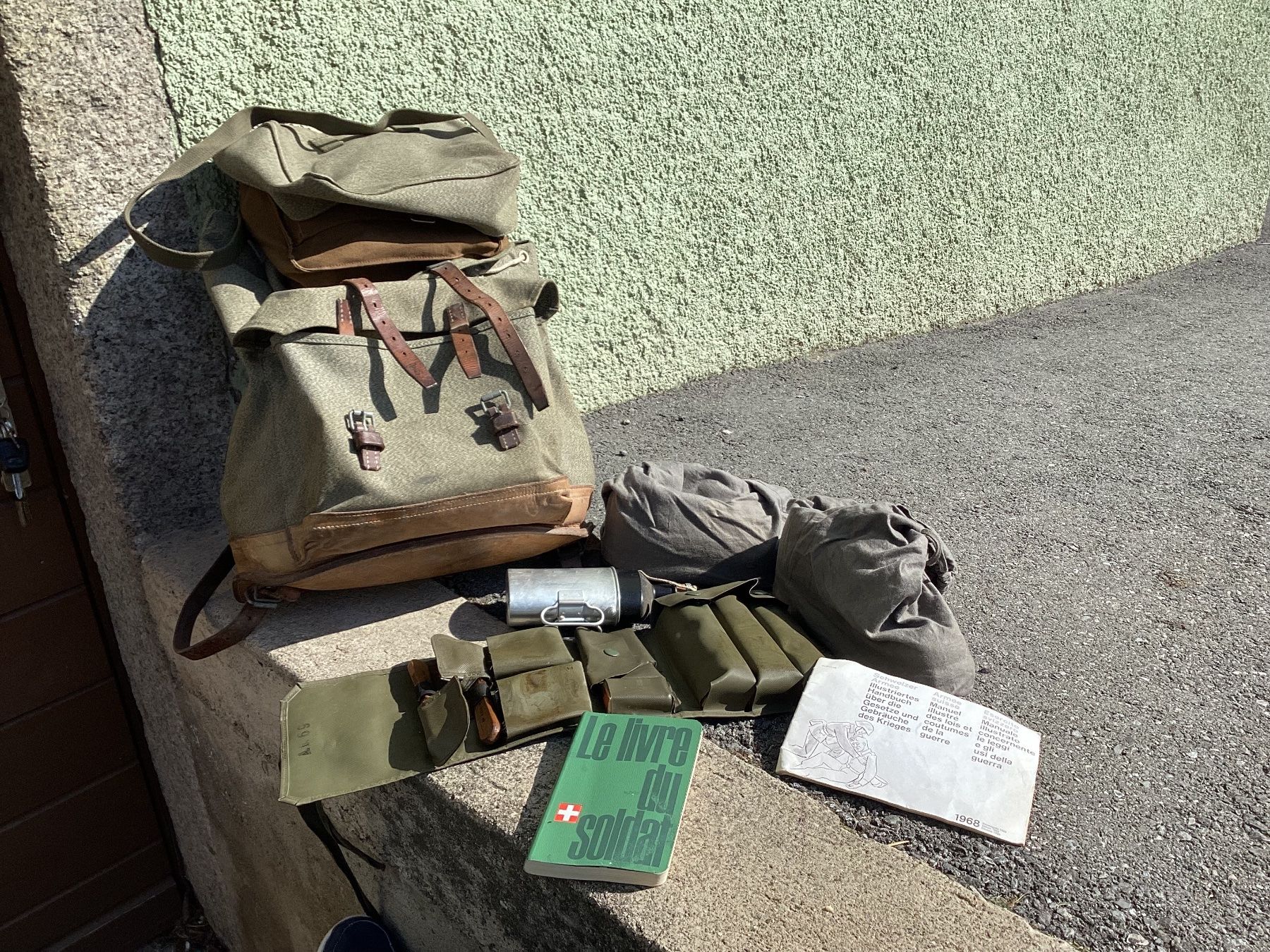 Schweizer Armee Uniformen: Équipement militaire – Gebraucht aus Vouvry von marius09