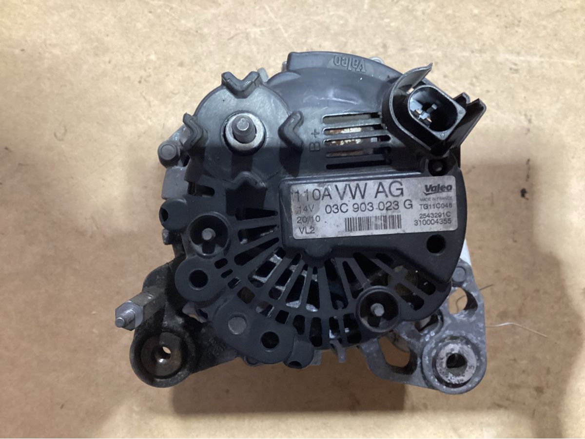 VW Tutti pezzi di ricambio auto: Alternator zu VW Passat 1.4 TSI – Usato da Reichenburg venduto da T864RX 2