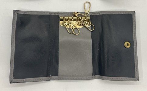 Schlüsselanhänger & - bänder: Schlüsseltasche Leder Schlüsselmäppchen Grau – Neu (gemäss Beschreibung) aus Uerkheim von Kaufoption