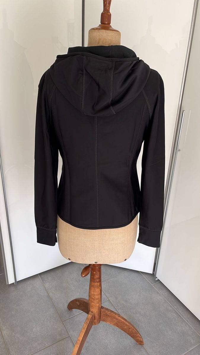 Marc Cain Jacken: Sportjacke MARC CAIN Gr. 34 – Gebraucht aus Widen von Ragusa33 1