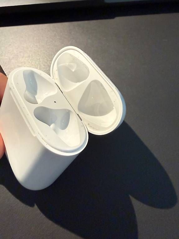 Cuffie: Airpod 2.Generation rechts und Ladecase  – Usato da Zollikon venduto da loulou10 3