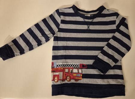 Alana Sweatshirt Gr. 104 – Feuerwehrauto