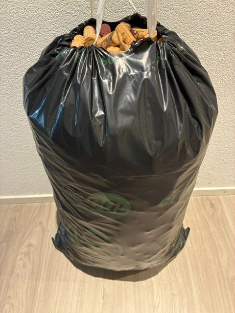 Flaschenöffner & -verschlüsse: Korkzapfen Wein – Gebraucht aus Breitenbach von trumpetli