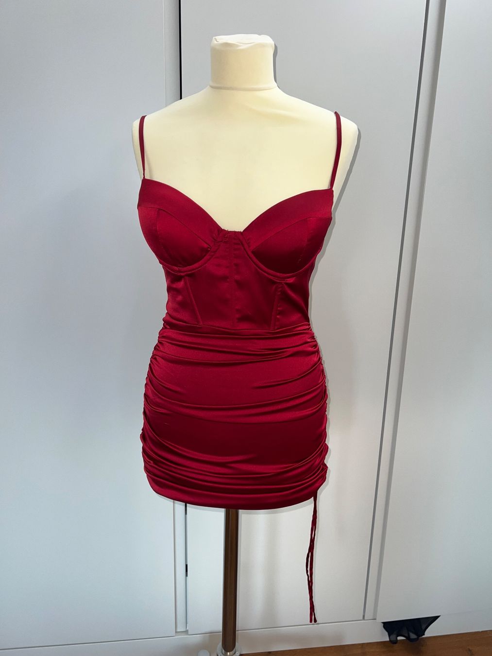 Vestiti: Rotes Minikleid, Satin-Look, Grösse S – Usato da Gamprin venduto da sim_7whp